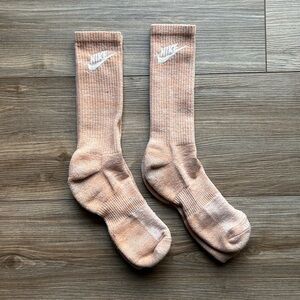 Nike Crew Socks | Everyday Plus Cushioned Crew Socks in Beige/Tan